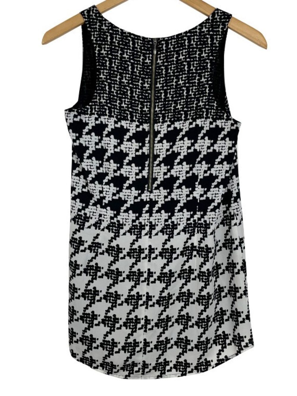 CAbi 3090 Broken Check/ Abstract Houndstooth Sleeveless Blouse Medium - Picture 5 of 10